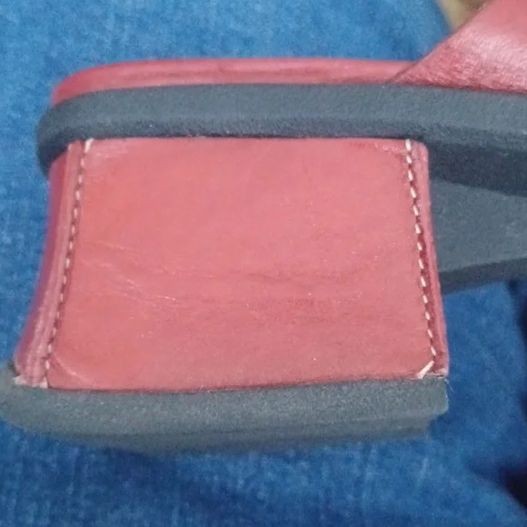 Clarks Vintage Red Leather Sandals SZ.9.5. Criss Cross Design. EUC! - Picture 10 of 10